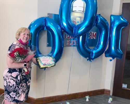 Pam Ender celebrates 1000 closed mortgage loans at United